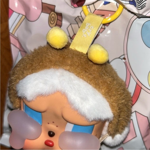 CRYBABY Crying Again Series Plush Blind Box Bee- I’ll Bring you a flower - Picture 3 of 4